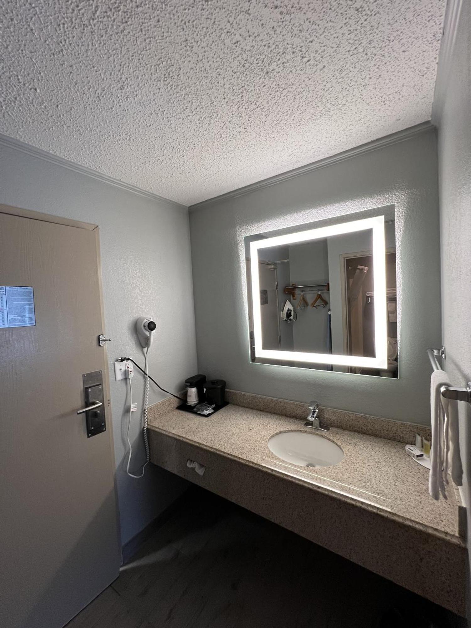 Americinn By Wyndham Glendale Milwaukee Whitefish Bay Экстерьер фото
